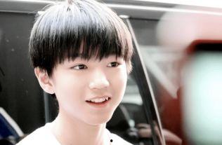 杨幂王俊凯吃瓜视频合集,明星互动幕后花絮揭秘