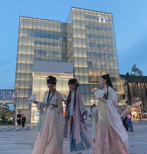 汉服吃瓜小姐姐是谁啊视频,网络爆红背后的故事