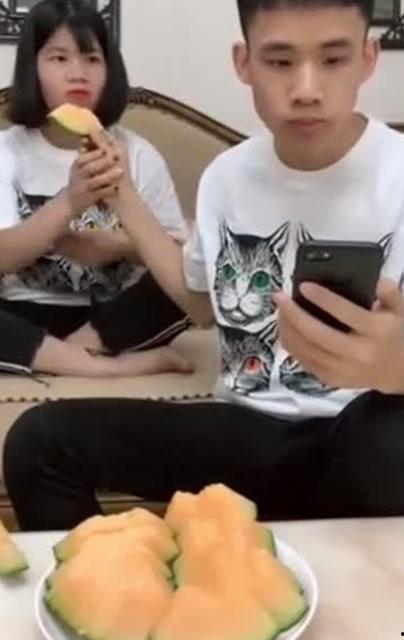 爆牙吃瓜搞笑视频在线观看,笑出腹肌的欢乐时光