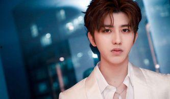 蔡徐坤采访视频吃瓜,揭秘明星幕后吃瓜瞬间